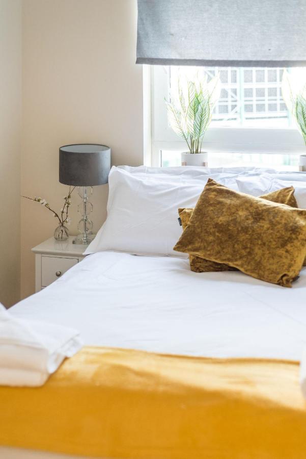 Elegant 2 Bedroom City Centre Apartment - Free Parking - Private Balcony EDI Exterior foto