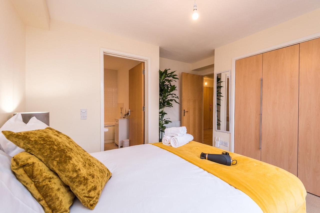 Elegant 2 Bedroom City Centre Apartment - Free Parking - Private Balcony EDI Exterior foto