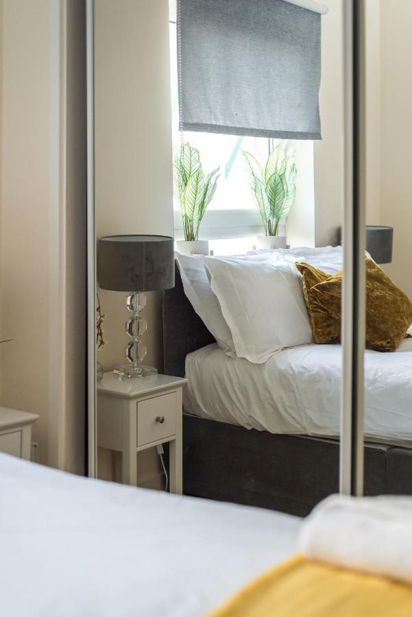 Elegant 2 Bedroom City Centre Apartment - Free Parking - Private Balcony EDI Exterior foto