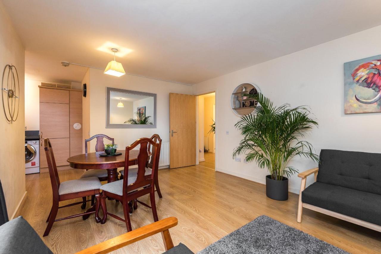 Elegant 2 Bedroom City Centre Apartment - Free Parking - Private Balcony EDI Exterior foto